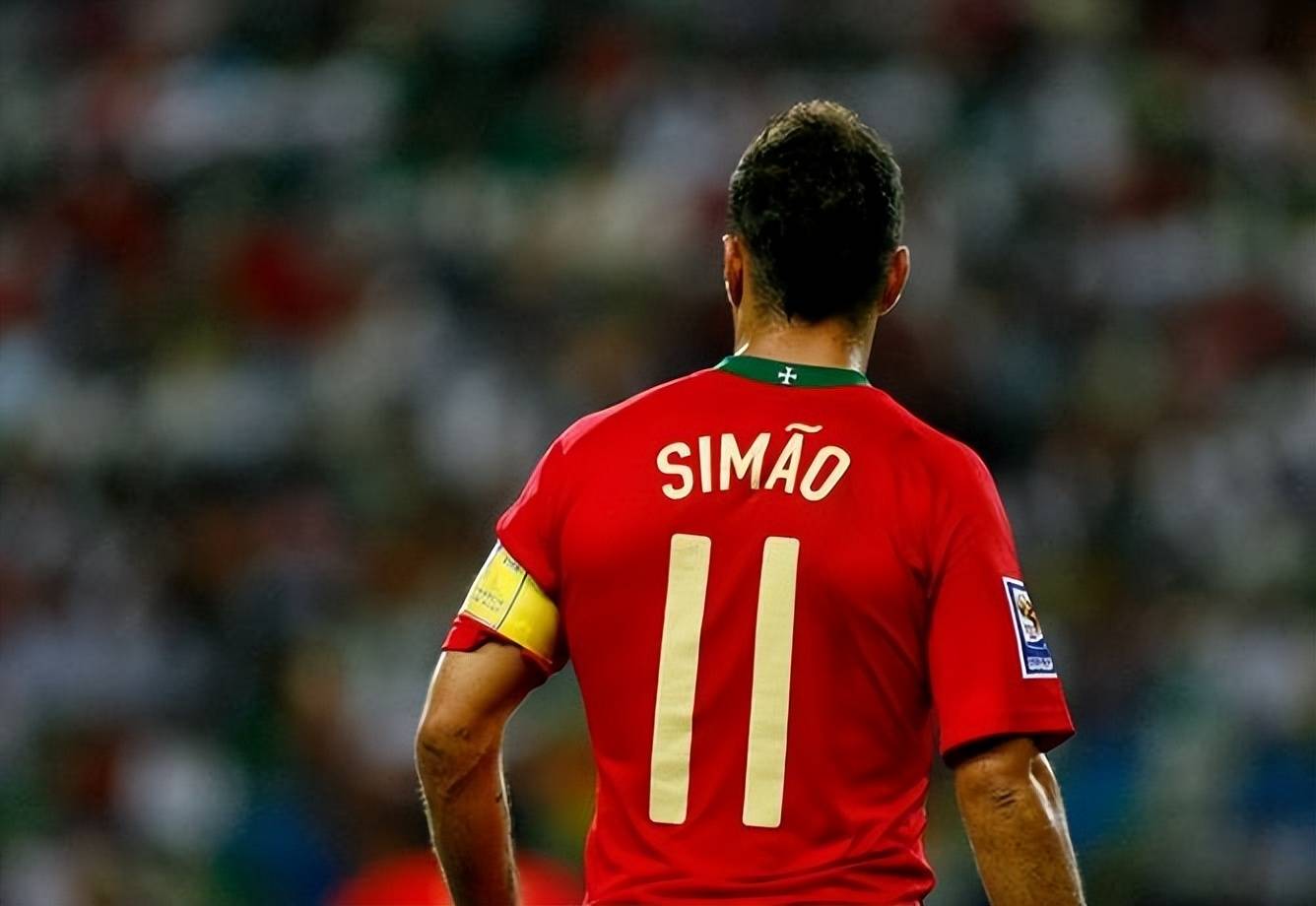 足球比赛中 足球比赛中